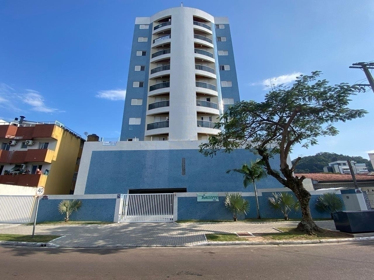 Venha conhecer este espetacular apartamento com vista privilegiada, localizado no coração da cidade, oferecendo luxo, conforto e conveniência. - Guaratuba