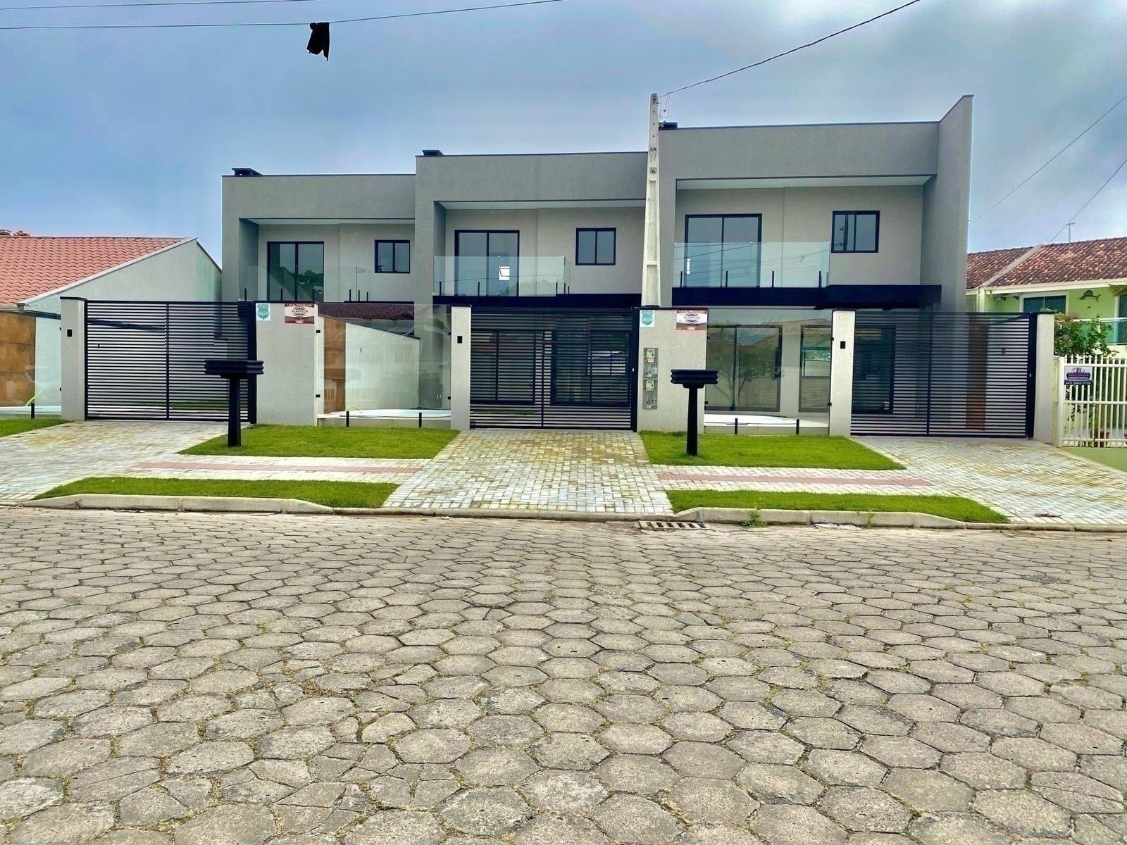 Vende-se | Sobrados | GUARATUBA Vende-se | Sobrados | GUARATUBA