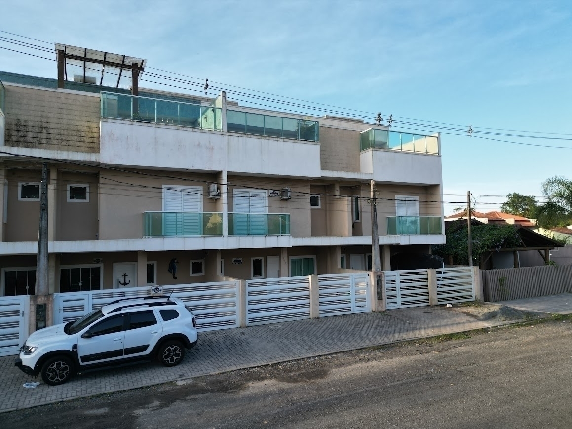 Vende-se | Sobrados | Guaratuba - PR Vende-se | Sobrados | Guaratuba - PR